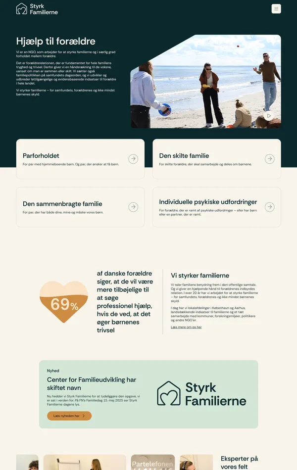 Главная Styrk Familierne, тематика — Некоммерческая деятельность, Психология, цвета — Белый, Черный, Серый, стиль — Корпоративный, типографика — Без засечек