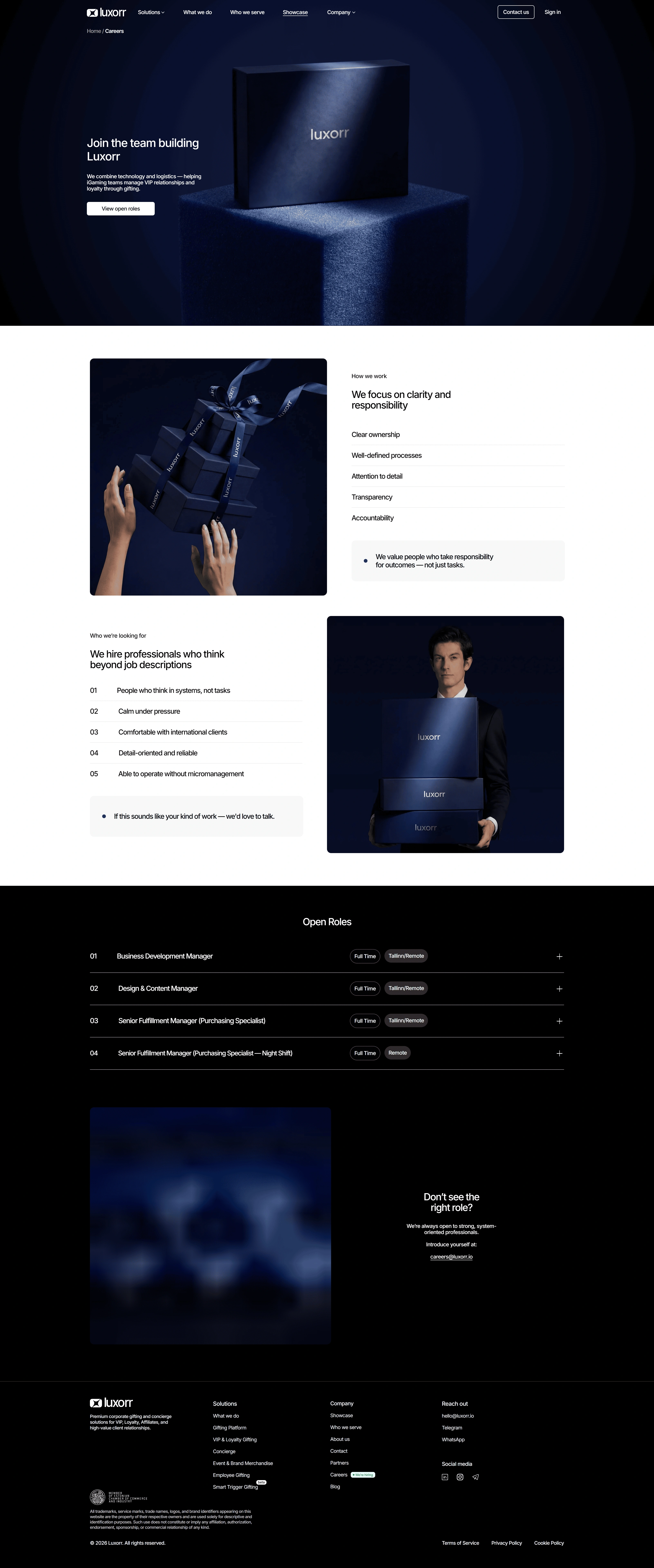 Luxorr Страница карьеры Luxorr, тематика — Бизнес и профессиональные услуги, цвета — Черный, стиль — Корпоративный, Минимализм, типографика — Без засечек