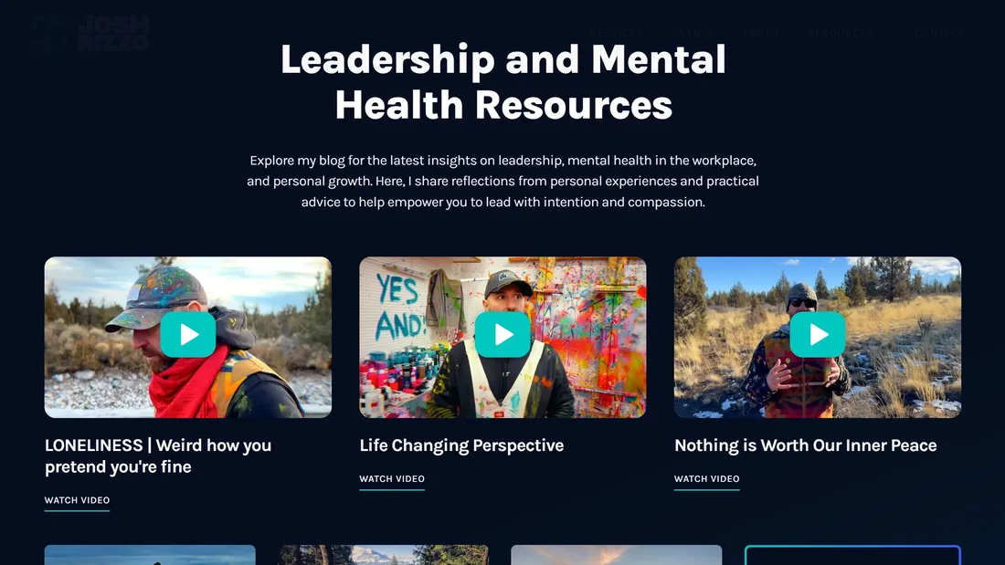 Секция «Блог» с сайта https://joshrizzohuman.com/, тематика — Психология, Персональный, цвета — Черный, Серый, стиль — Корпоративный, Минимализм, типографика — Без засечек