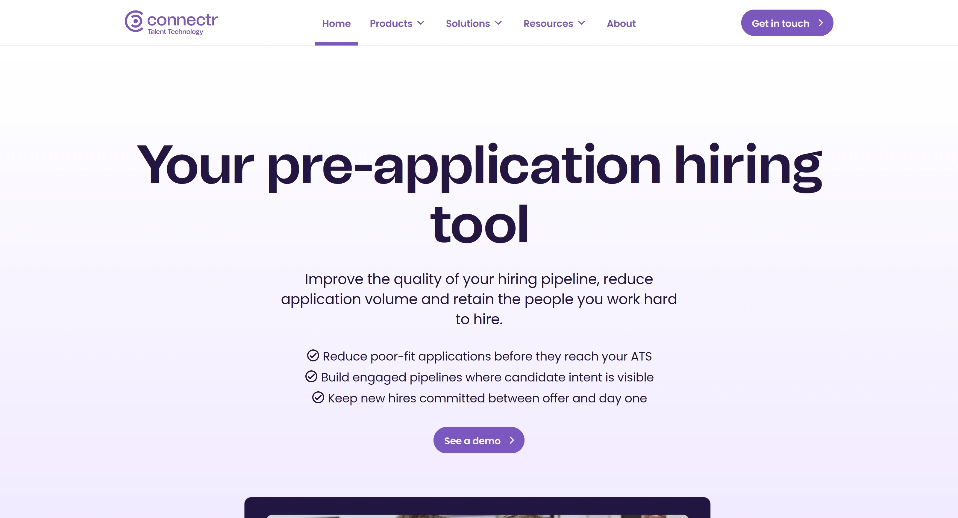 Connectr Секция «Первый экран» с сайта https://talent-tech.connectr.com/, тематика — HR, цвета — Белый, Серый, стиль — Корпоративный, Минимализм, типографика — Без засечек