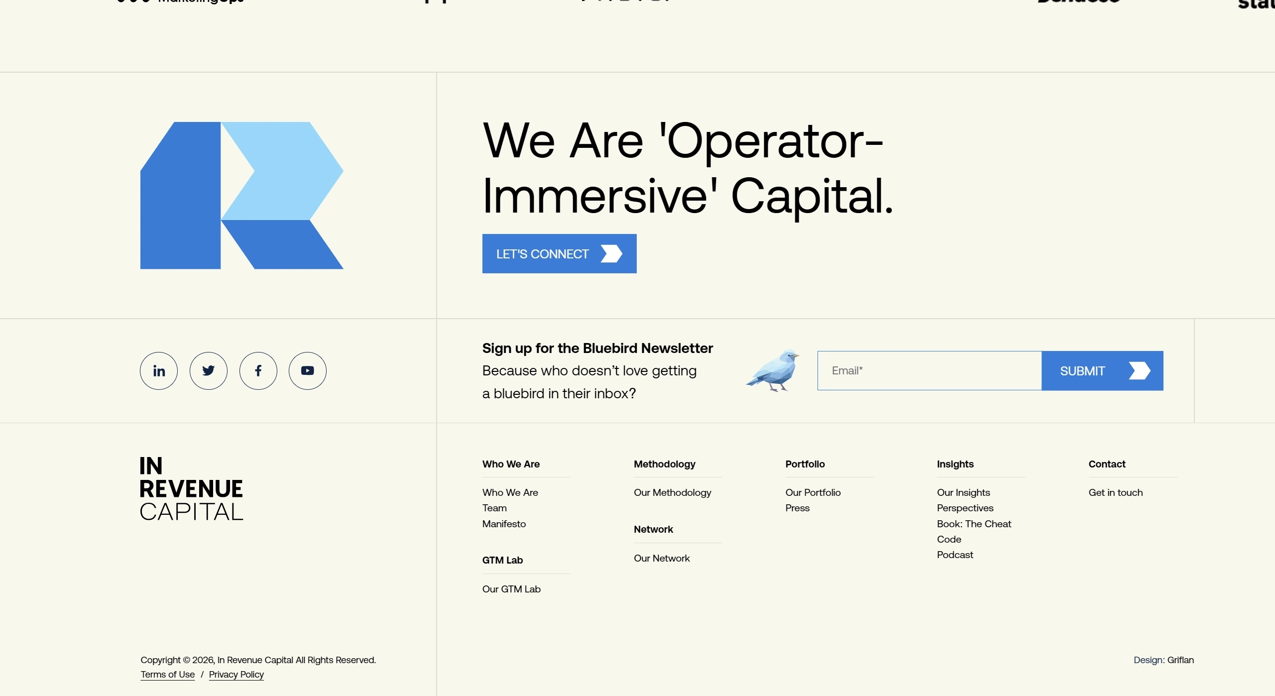 In Revenue Секция «Футер» с сайта https://inrevenue.com/, тематика — SaaS, цвета — Белый, стиль — Корпоративный, Минимализм, типографика — Без засечек