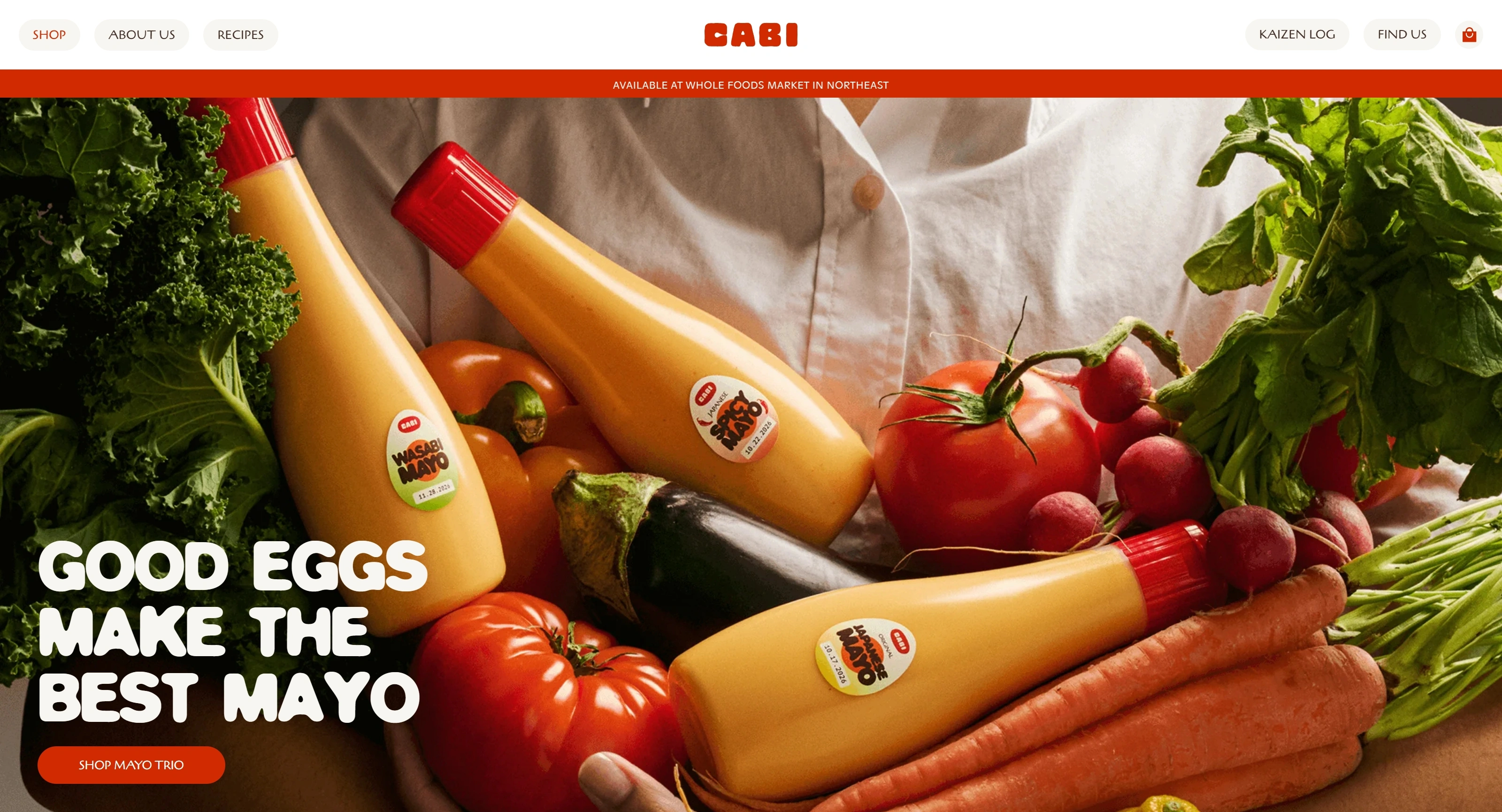 Cabi Секция «Первый экран» с сайта https://cabifoods.com/, тематика — Еда и напитки, цвета — Черный, Серый, Коричневый, стиль — Органический и природный, типографика — Декоративные