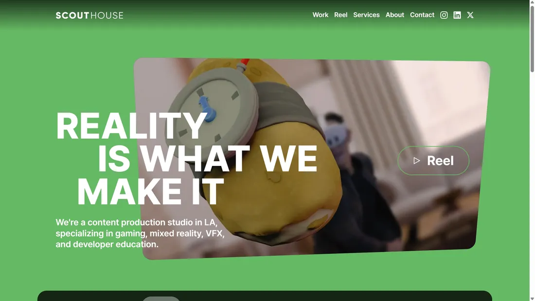 Секция «Первый экран» с сайта https://www.scouthouse.com/, тематика — Дизайн, Развлечения, цвета — Черный, Серый, Зеленый, стиль — Фестивальный, типографика — Без засечек