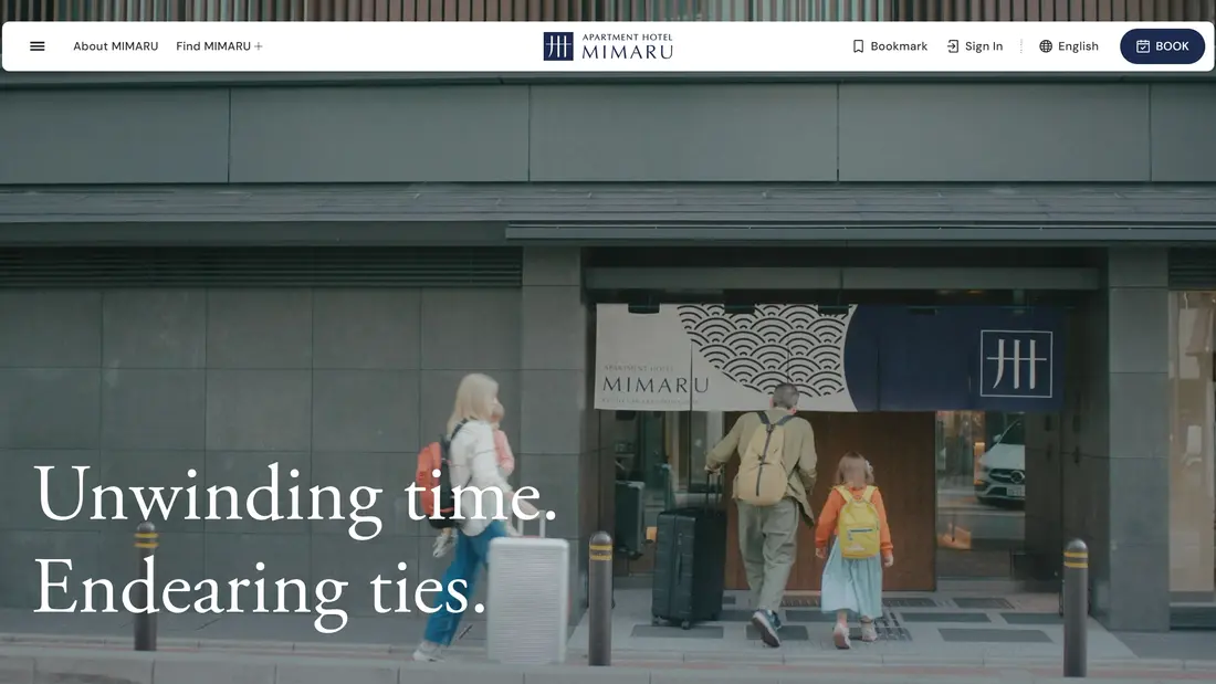 Секция «Первый экран» с сайта https://mimaruhotels.com/en/, тематика — Путешествия и туризм, цвета — Черный, Серый, стиль — Корпоративный, Минимализм, типографика — Без засечек