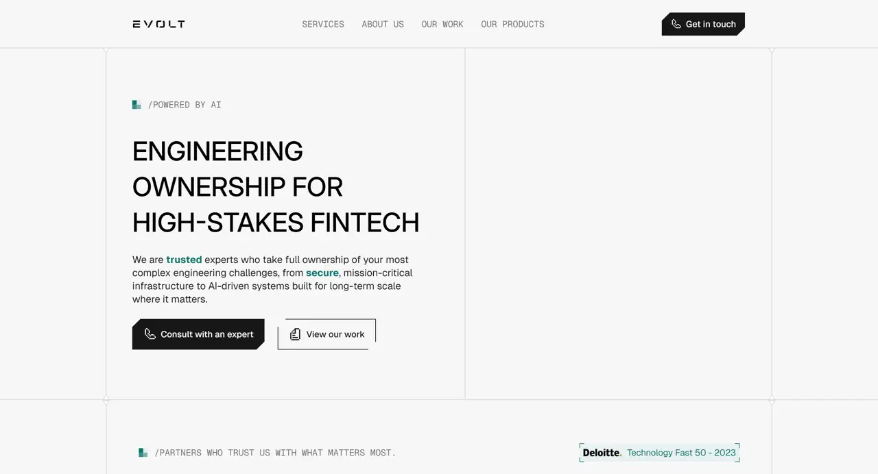 Секция «Первый экран» с сайта https://evolt.dev/, тематика — IT и программное обеспечение, цвета — Белый, Серый, стиль — Корпоративный, Минимализм, типографика — Без засечек