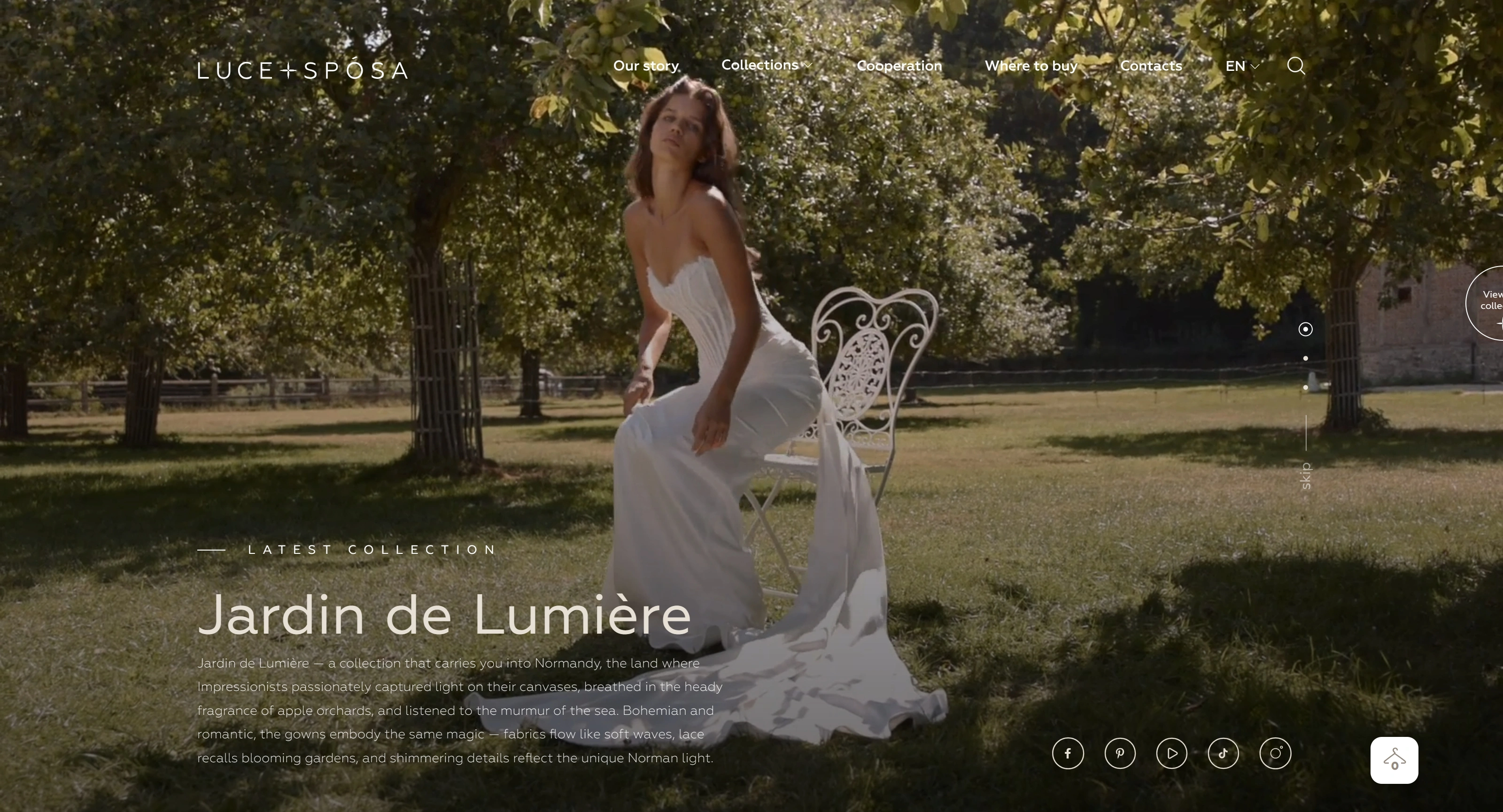 LuceSposa Секция «Первый экран» с сайта https://lucesposa.com/en, тематика — Интернет-магазин, цвета — Черный, Серый, Коричневый, стиль — Минимализм, Органический и природный, типографика — Без засечек