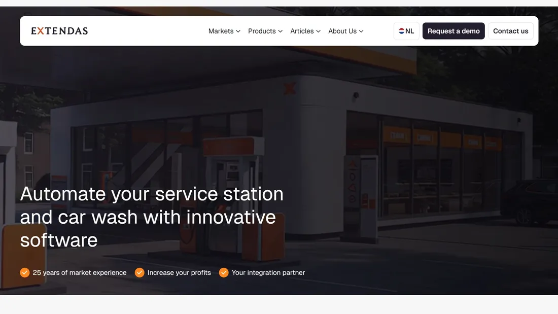 Секция «Первый экран» с сайта https://www.extendas.com/en/, тематика — Бизнес и профессиональные услуги, цвета — Белый, Черный, Серый, стиль — Корпоративный, типографика — Без засечек