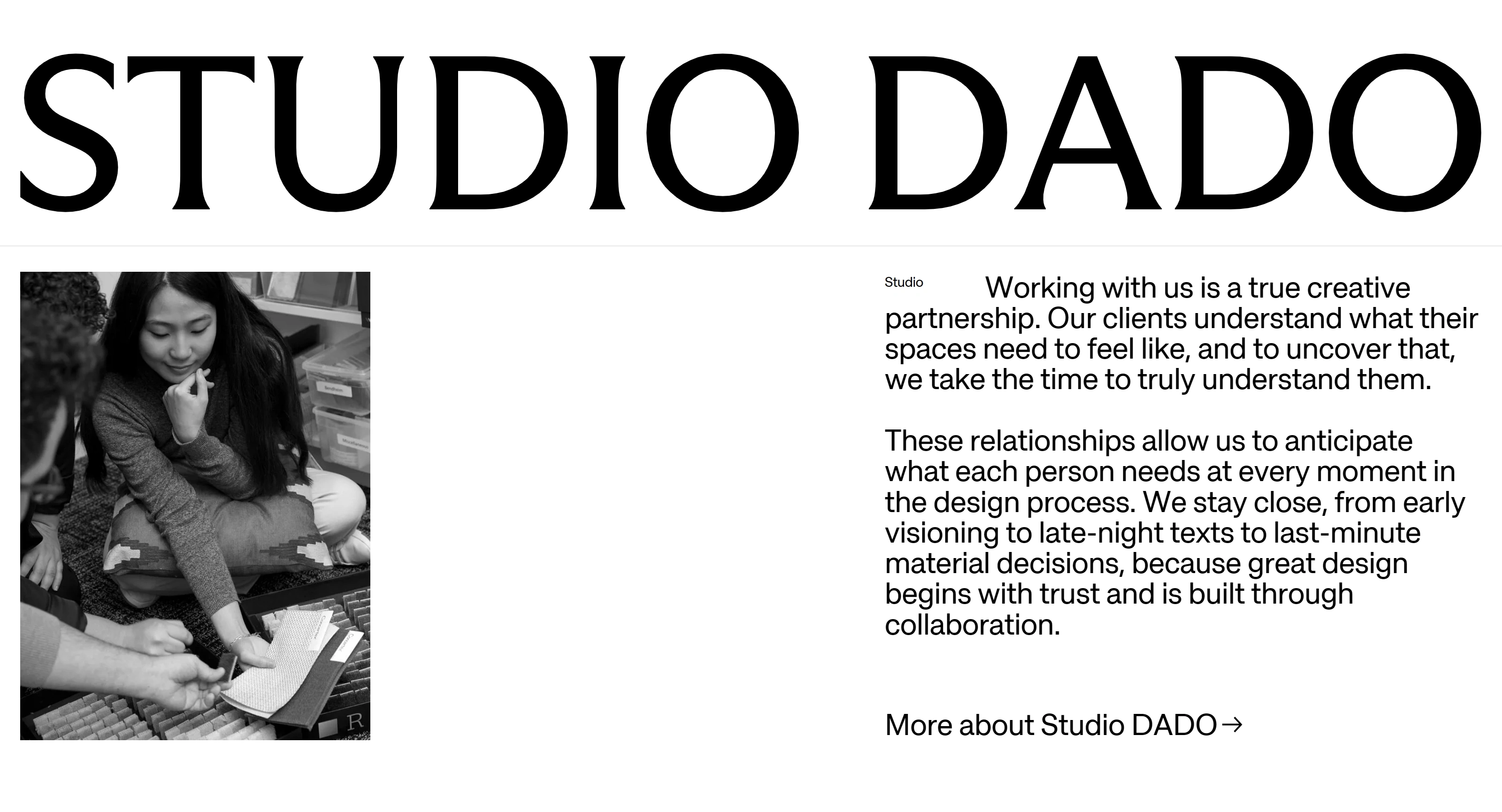 Studio Dado Секция «О компании» с сайта https://www.studiodado.com/, тематика — Дизайн, цвета — Белый, Черный, Серый, стиль — Минимализм, типографика — С засечками