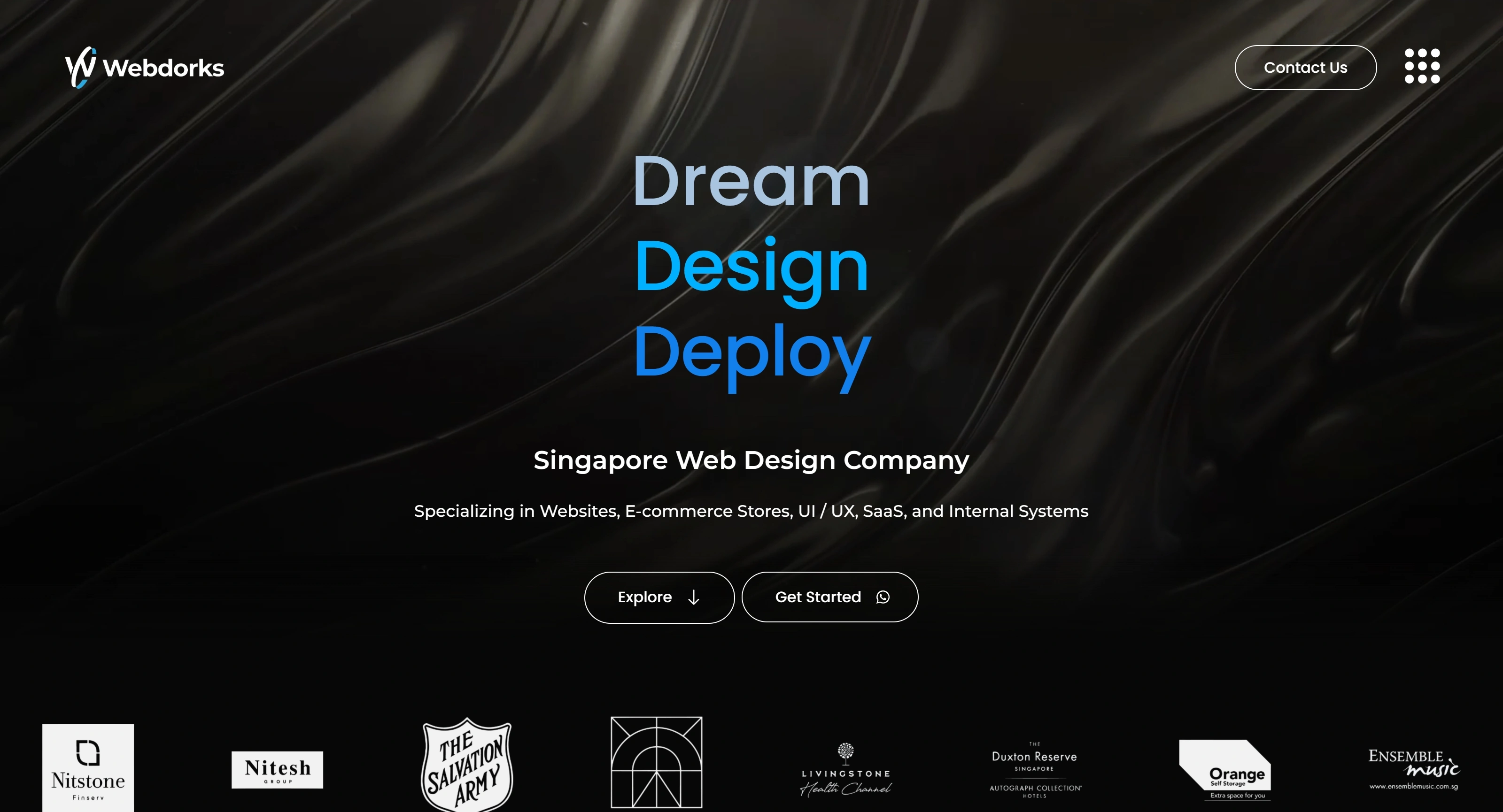 Web Design Agency Секция «Первый экран» с сайта https://webdorks.com/, тематика — Агентство , цвета — Черный, стиль — Корпоративный, Минимализм, типографика — Без засечек