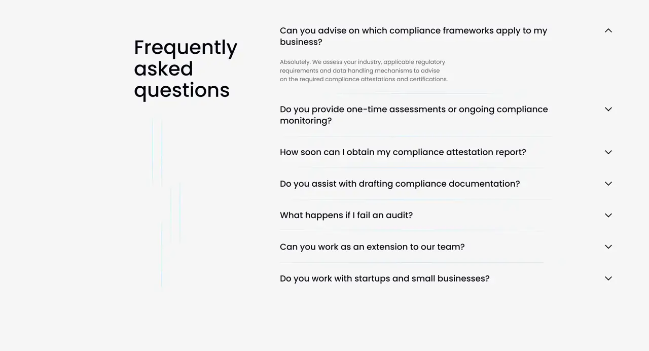Секция «FAQ» с сайта https://www.cybercrestcompliance.com/, тематика — IT и программное обеспечение, цвета — Белый, Серый, стиль — Корпоративный, Минимализм, типографика — Без засечек
