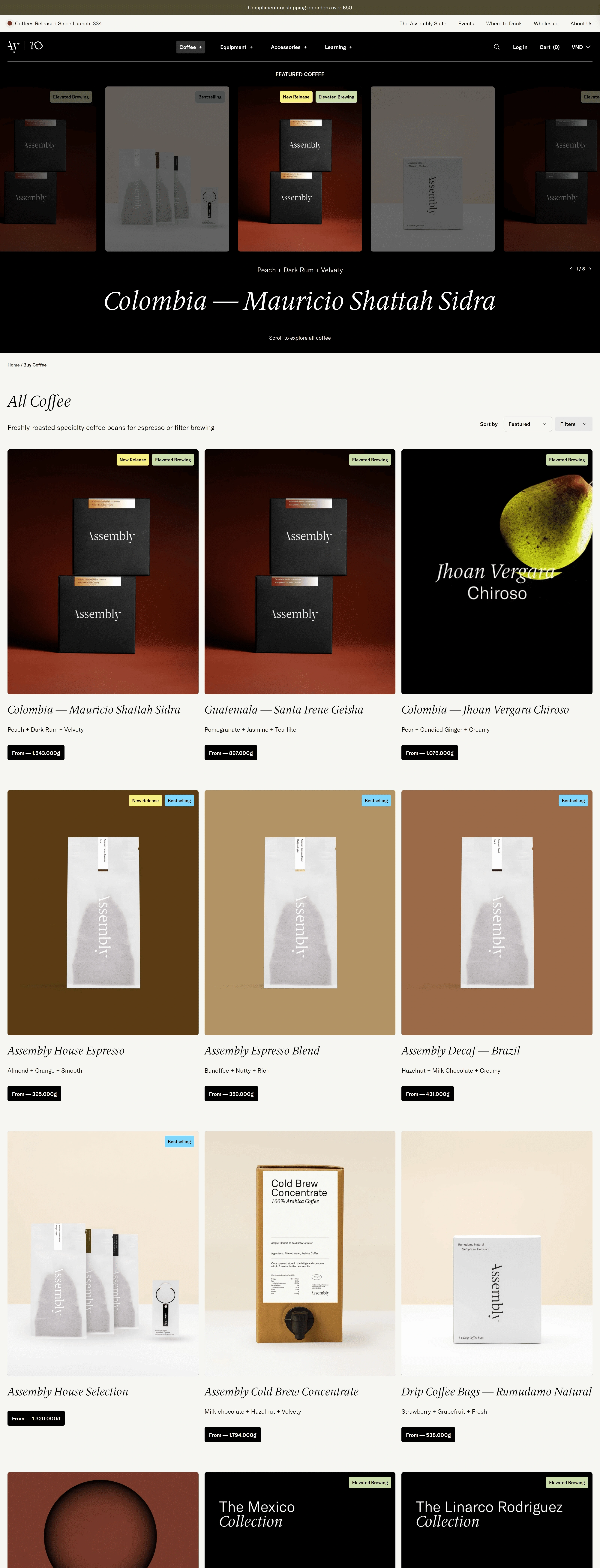Assembly Coffee Каталог Assembly Coffee, тематика — Еда и напитки, цвета — Белый, Черный, Серый, стиль — Карточный, Минимализм, типографика — Без засечек