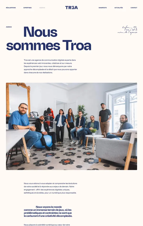 Страница о компании Troa, тематика — Агентство , цвета — Белый, Серый, стиль — Корпоративный, Минимализм, типографика — Без засечек