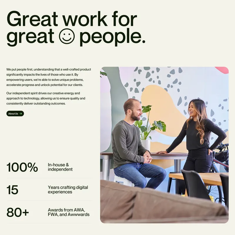 Секция «О компании» с сайта https://www.humaan.com/, тематика — Дизайн, цвета — Белый, Серый, стиль — Корпоративный, Минимализм, типографика — Без засечек