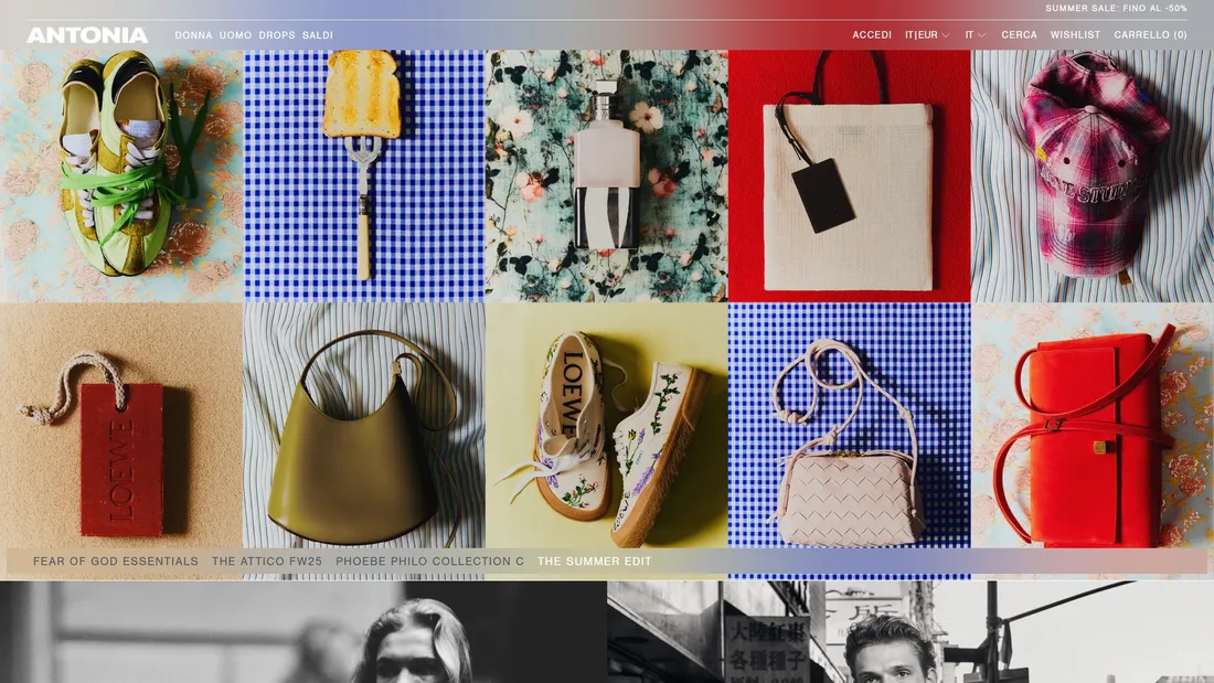 Секция «Первый экран» с сайта https://www.antonia.it/en-ww, тематика — Интернет-магазин, цвета — Белый, Черный, Серый, стиль — Корпоративный, Минимализм, типографика — Без засечек