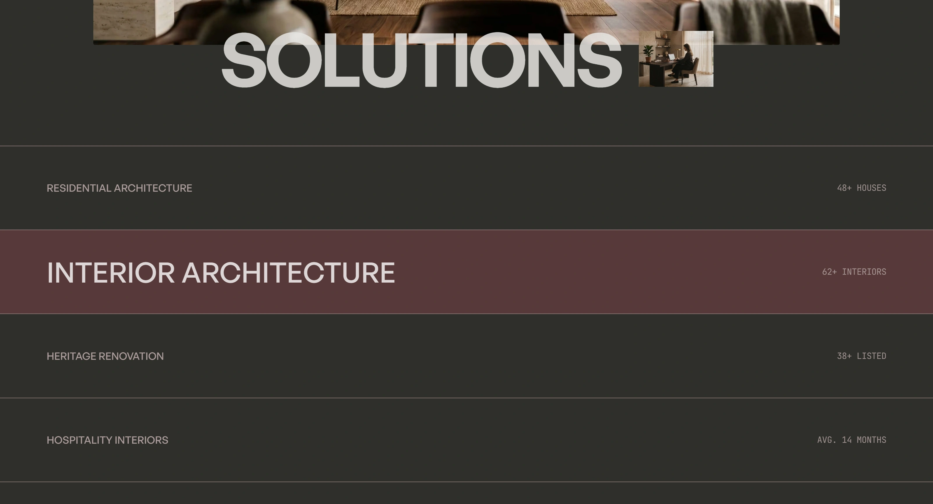Halston Секция «Услуги» с сайта https://halston-architecture-template.webflow.io/, тематика — Дизайн, цвета — Черный, Коричневый, стиль — Корпоративный, Минимализм, типографика — Без засечек, Декоративные