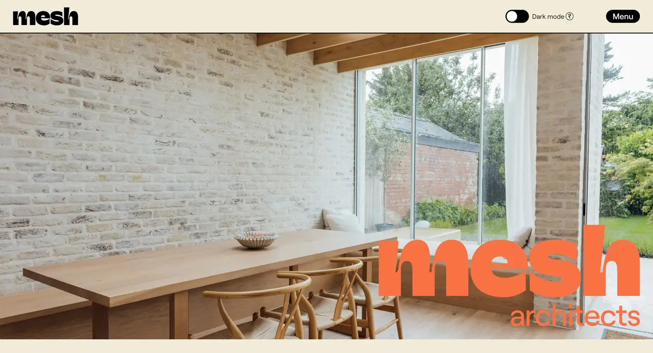 Секция «Первый экран» с сайта https://www.mesharchitects.co.uk/, тематика — Дизайн, цвета — Белый, Серый, стиль — Минимализм, Органический и природный, типографика — Без засечек, Декоративные