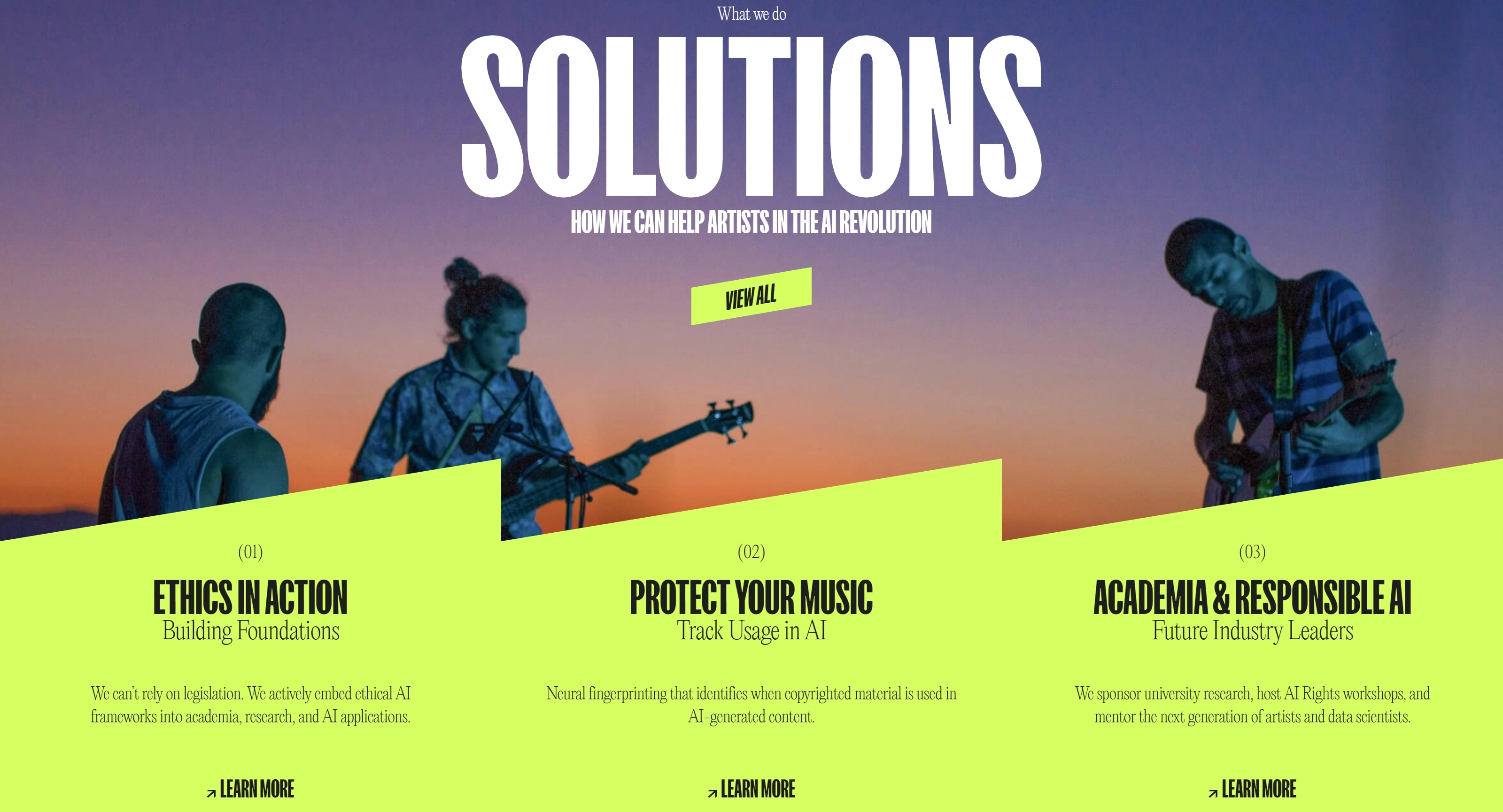 Sound Ethics Секция «Услуги» с сайта https://www.soundethics.org/, тематика — Музыка, цвета — Серый, Желтый, стиль — Брутализм, типографика — Без засечек, Декоративные