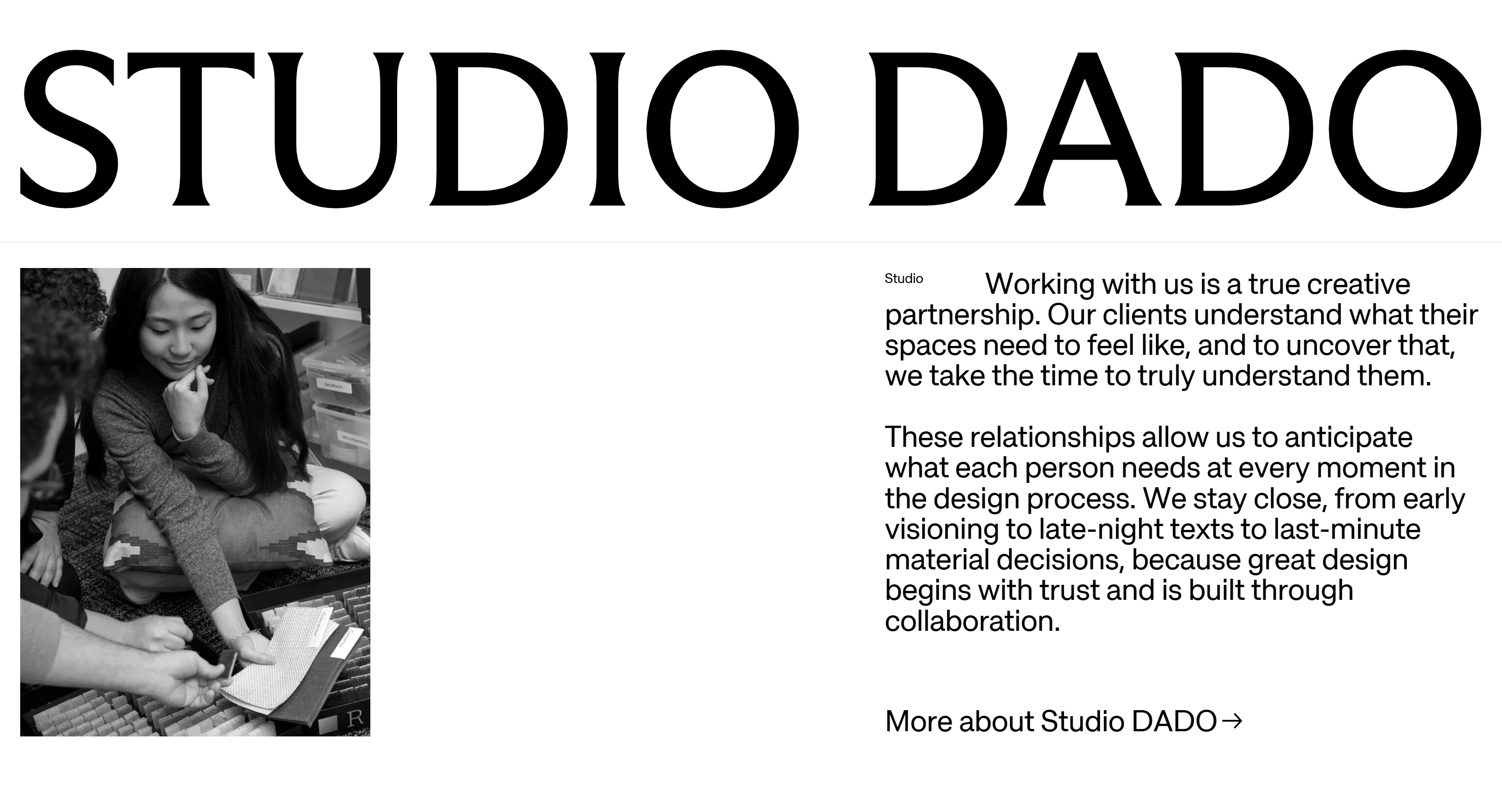 Studio Dado Секция «О компании» с сайта https://www.studiodado.com/, тематика — Дизайн, цвета — Белый, Черный, Серый, стиль — Классический, Минимализм, типографика — С засечками