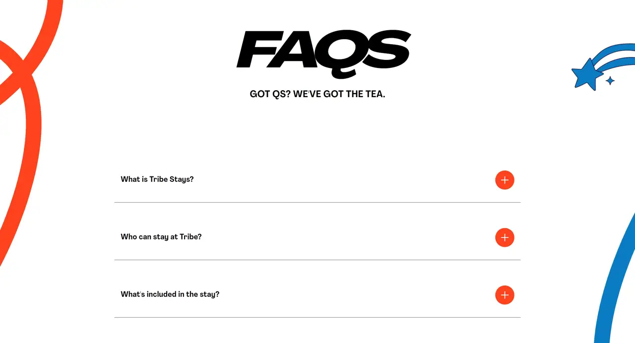 Секция «FAQ» с сайта https://tribestays.com/, тематика — Размещение, цвета — Белый, Серый, Красный, стиль — Минимализм, типографика — Без засечек, Декоративные
