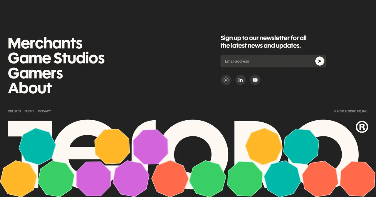 Секция «Первый экран» с сайта https://www.tesoroxp.com/, тематика — Другое, цвета — Черный, стиль — Минимализм, типографика — Без засечек, Декоративные