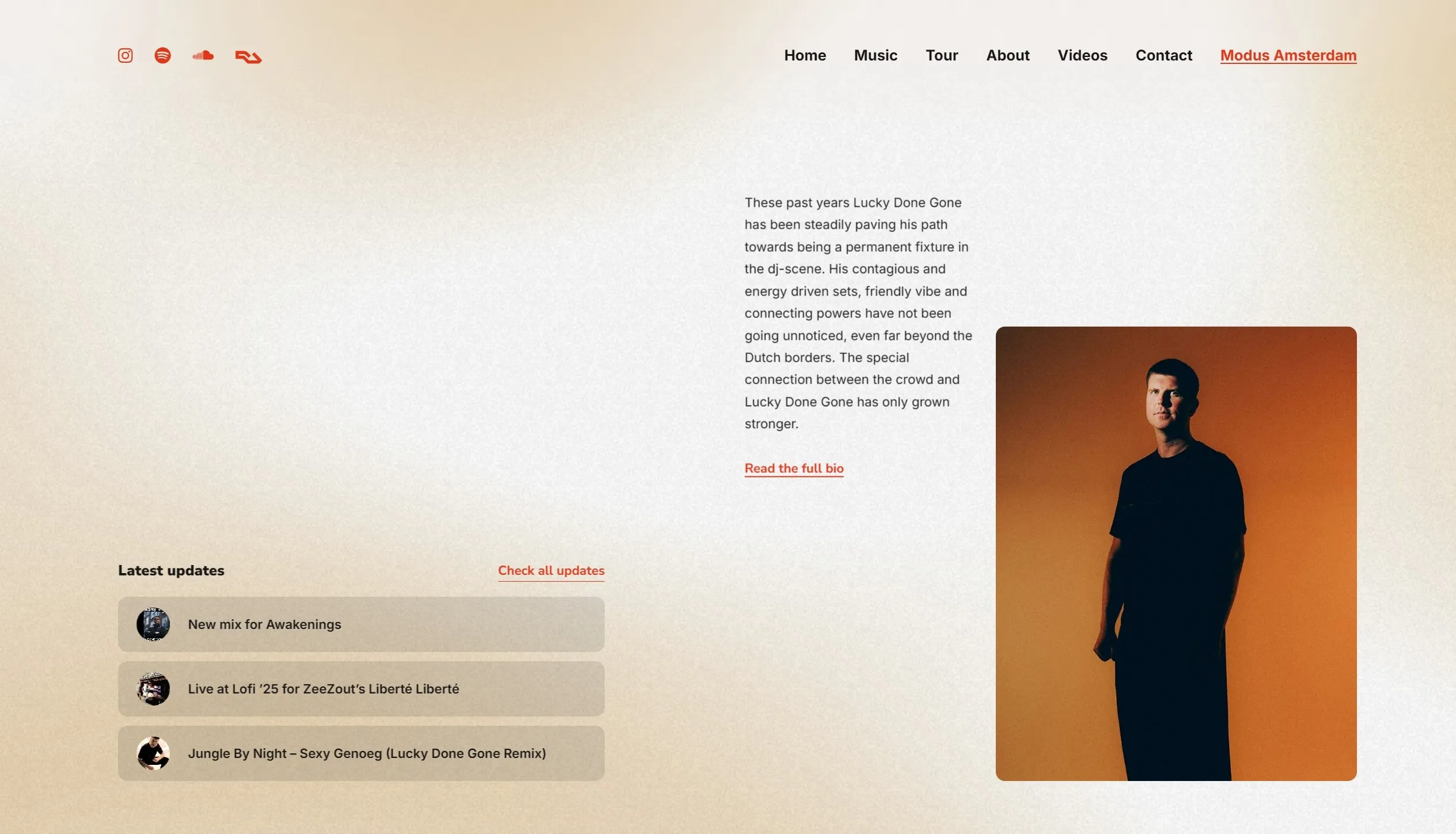 Lucky Done Gone Секция «Первый экран» с сайта https://luckydonegone.com/, тематика — Музыка, цвета — Белый, стиль — Минимализм, типографика — Без засечек