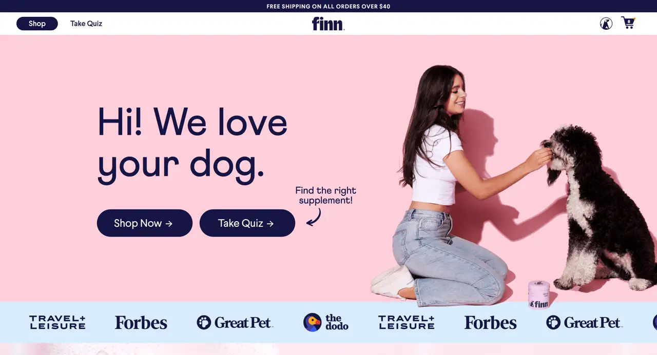 Секция «Первый экран» с сайта https://www.petfinn.com/, тематика — Домашние животные, цвета — Белый, Серый, стиль — Минимализм, типографика — Без засечек