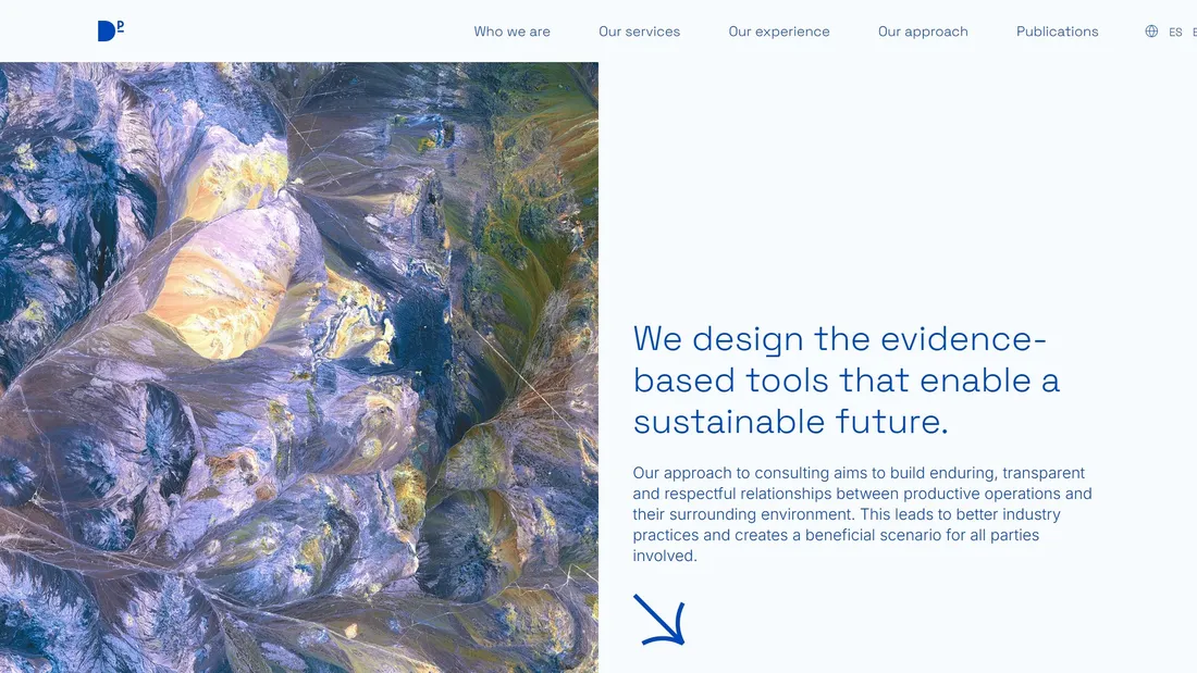 Секция «Первый экран» с сайта https://www.dinamicaplataforma.com/en, тематика — Бизнес и профессиональные услуги, цвета — Белый, Серый, стиль — Корпоративный, Полигональный, типографика — Без засечек