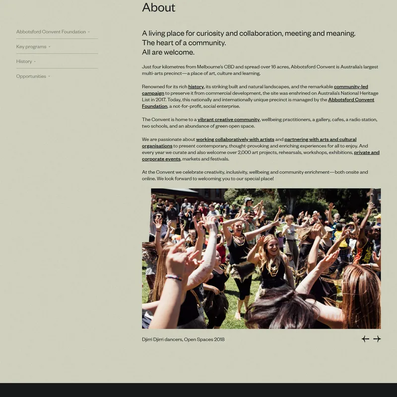 Страница о компании Abbotsford Convent, тематика — Некоммерческая деятельность, Искусство, цвета — Белый, Черный, Серый, стиль — Классический, Минимализм, типографика — Без засечек