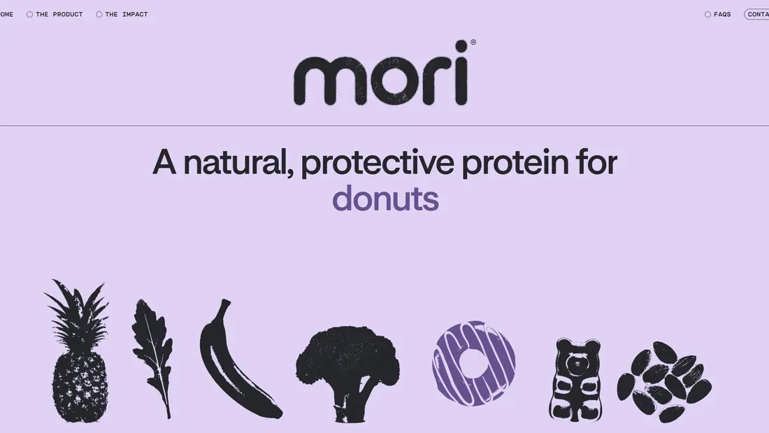 Секция «Первый экран» с сайта https://www.mori.com/, тематика — Еда и напитки, цвета — Белый, Серый, стиль — Минимализм, типографика — Без засечек