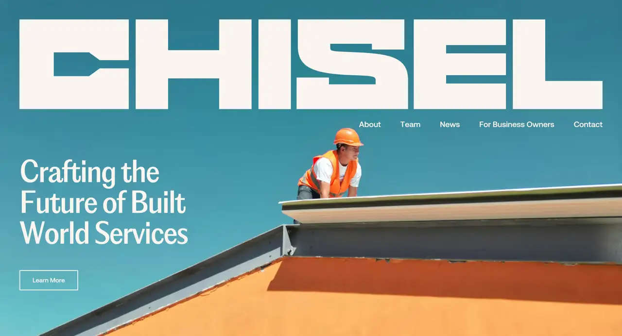Секция «Первый экран» с сайта https://www.chiselindustries.com/, тематика — Недвижимость, цвета — Белый, Серый, стиль — Корпоративный, типографика — Без засечек, Декоративные