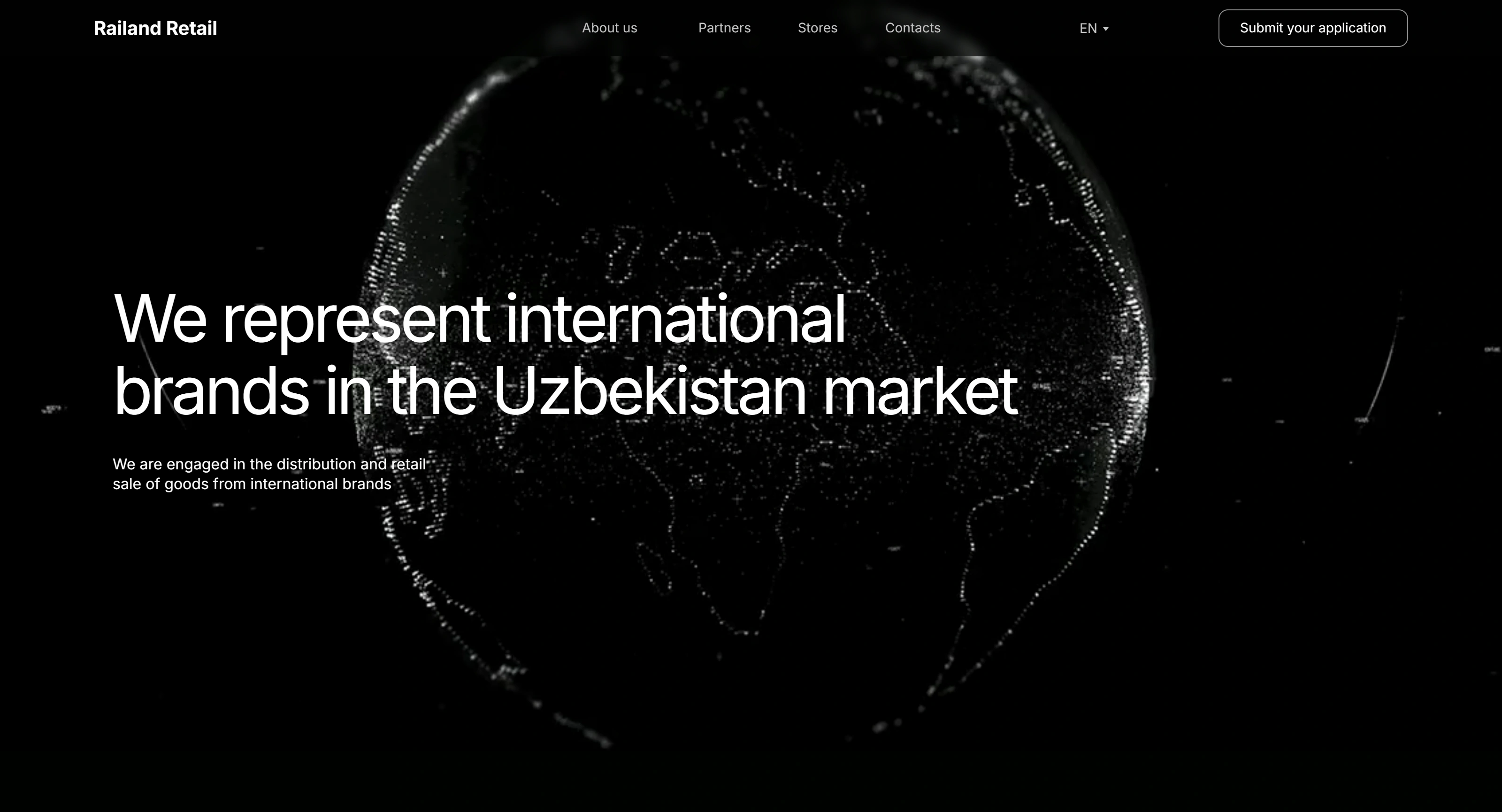 Railand Retail Секция «Первый экран» с сайта https://railandretail.com/, тематика — Розничная торговля, цвета — Черный, стиль — Корпоративный, Минимализм, типографика — Без засечек