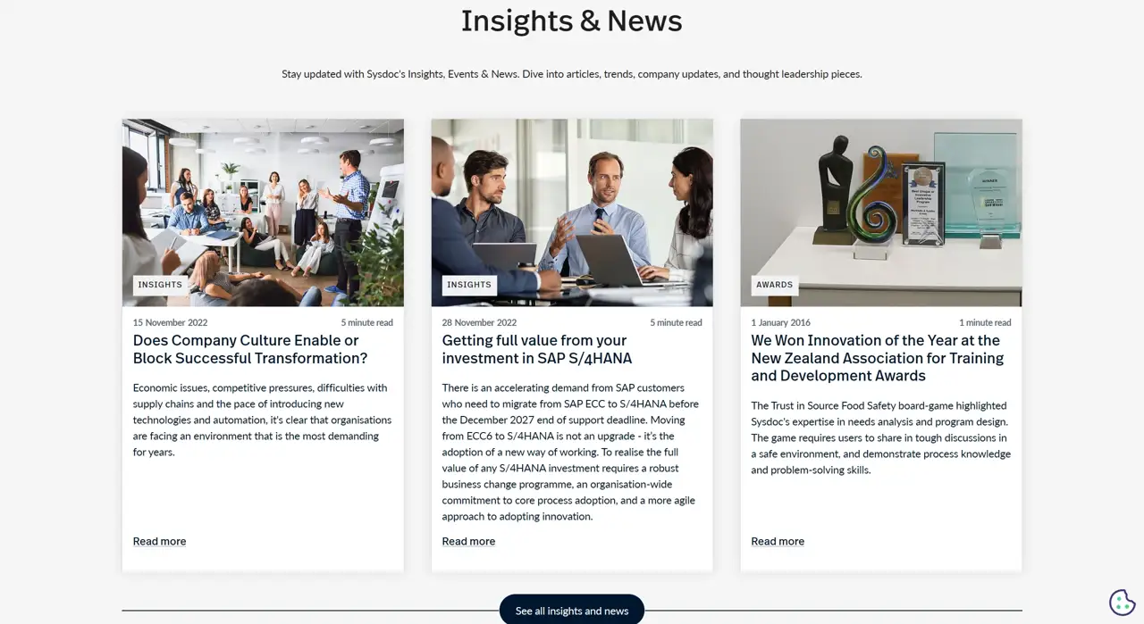 Секция «Новости» с сайта https://sysdoc.com/uk, тематика — Бизнес и профессиональные услуги, цвета — Белый, Серый, стиль — Корпоративный, Карточный, типографика — Без засечек