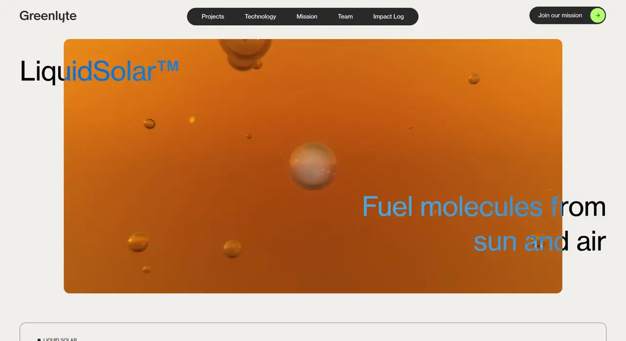 Секция «Первый экран» с сайта https://www.greenlyte.tech/, тематика — Другое, цвета — Белый, Красный, Коричневый, стиль — Минимализм, Органический и природный, типографика — Без засечек