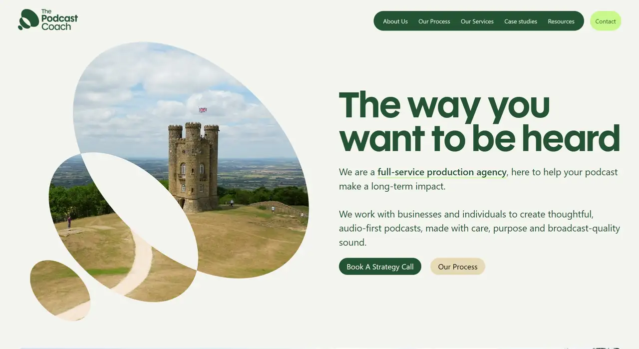 Секция «Первый экран» с сайта https://thepodcastcoach.co.uk/, тематика — Агентство , цвета — Белый, Серый, стиль — Корпоративный, Минимализм, Органический и природный, типографика — Без засечек