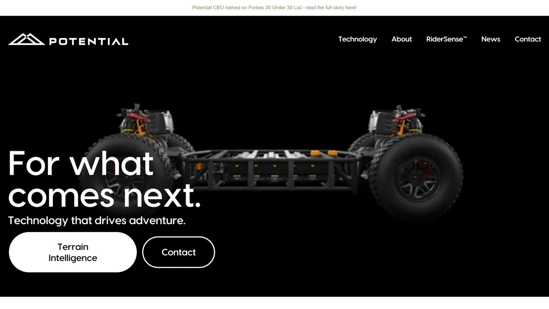 Секция «Первый экран» с сайта https://www.potentialmotors.com/, тематика — IT и программное обеспечение, цвета — Белый, Черный, стиль — Корпоративный, типографика — Без засечек