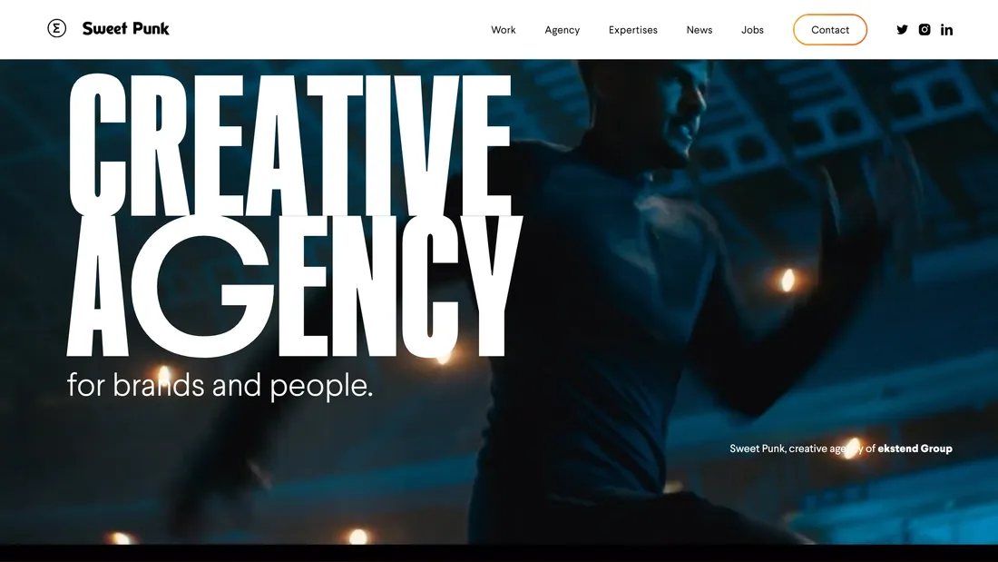 Секция «Первый экран» с сайта https://www.sweetpunk.com/en/, тематика — Агентство , цвета — Белый, Черный, стиль — Минимализм, Типографика, типографика — Без засечек