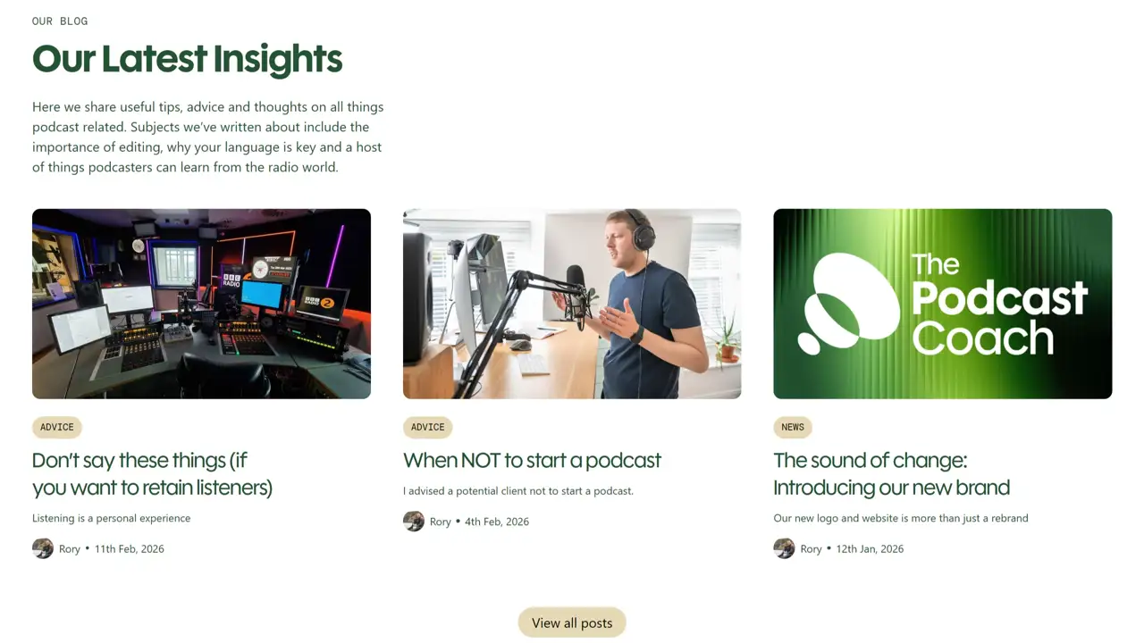 Секция «Блог» с сайта https://thepodcastcoach.co.uk/, тематика — Агентство , цвета — Белый, Черный, Серый, стиль — Корпоративный, Карточный, типографика — Без засечек, Декоративные