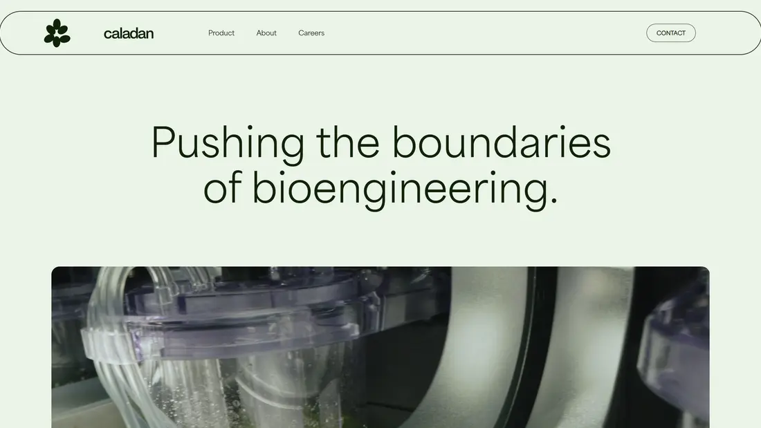 Секция «Первый экран» с сайта https://caladan.bio/, тематика — Продукт, цвета — Белый, Черный, Серый, стиль — Корпоративный, Минимализм, типографика — Без засечек