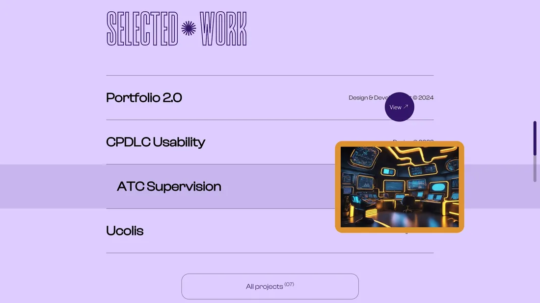 Секция «Кейсы» с сайта https://www.yannesidibe.com/#, тематика — Дизайн, IT и программное обеспечение, цвета — Белый, Фиолетовый, стиль — Фестивальный, типографика — Без засечек, Декоративные