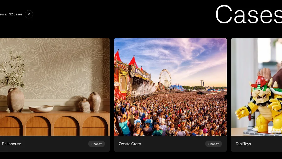 Секция «Кейсы» с сайта https://stimmt.digital/, тематика — Интернет-магазин, цвета — Белый, Черный, Серый, Коричневый, стиль — Фестивальный, типографика — Без засечек