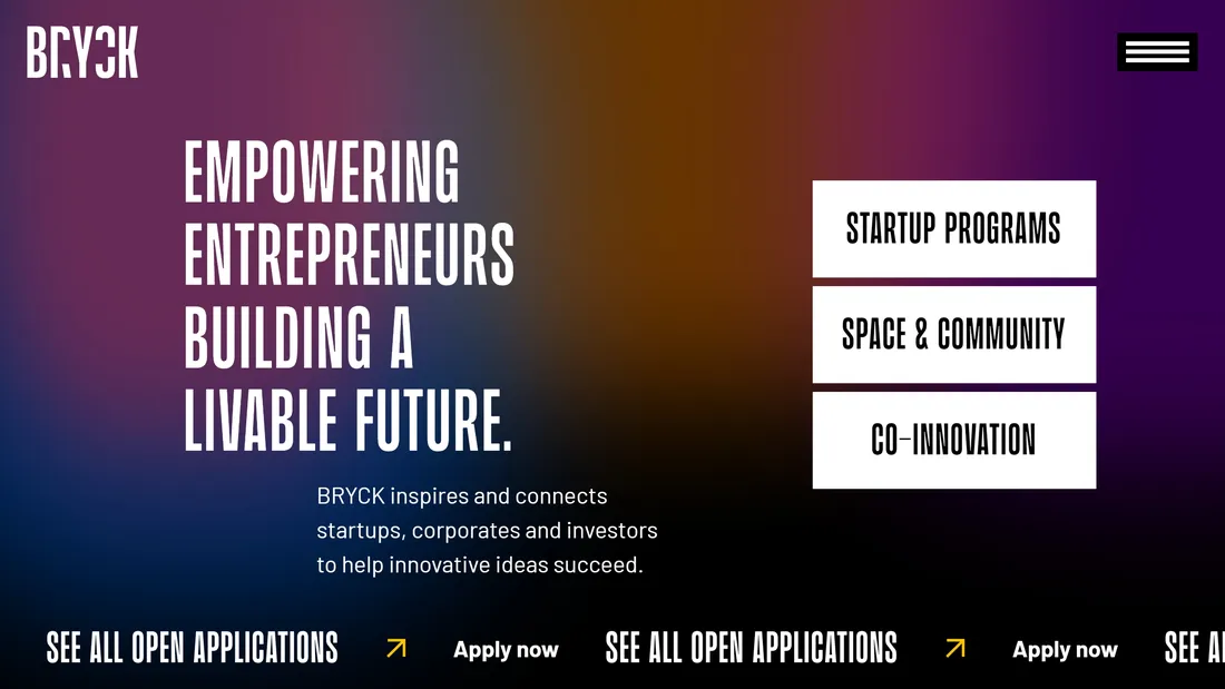 Секция «Первый экран» с сайта https://bryck.com/, тематика — Бизнес и профессиональные услуги, цвета — Черный, Серый, Коричневый, стиль — Корпоративный, типографика — Без засечек