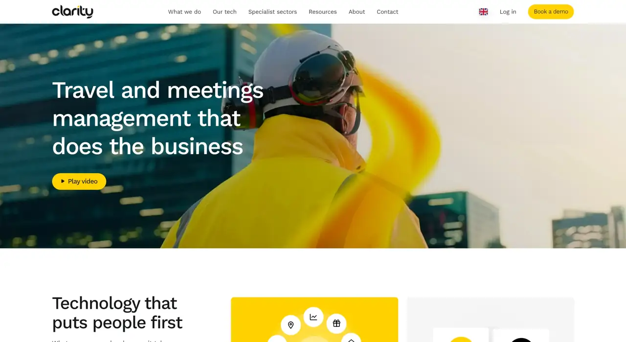 Секция «Первый экран» с сайта https://www.claritybusinesstravel.com/, тематика — Путешествия и туризм, цвета — Белый, Черный, Серый, стиль — Корпоративный, Минимализм, типографика — Без засечек