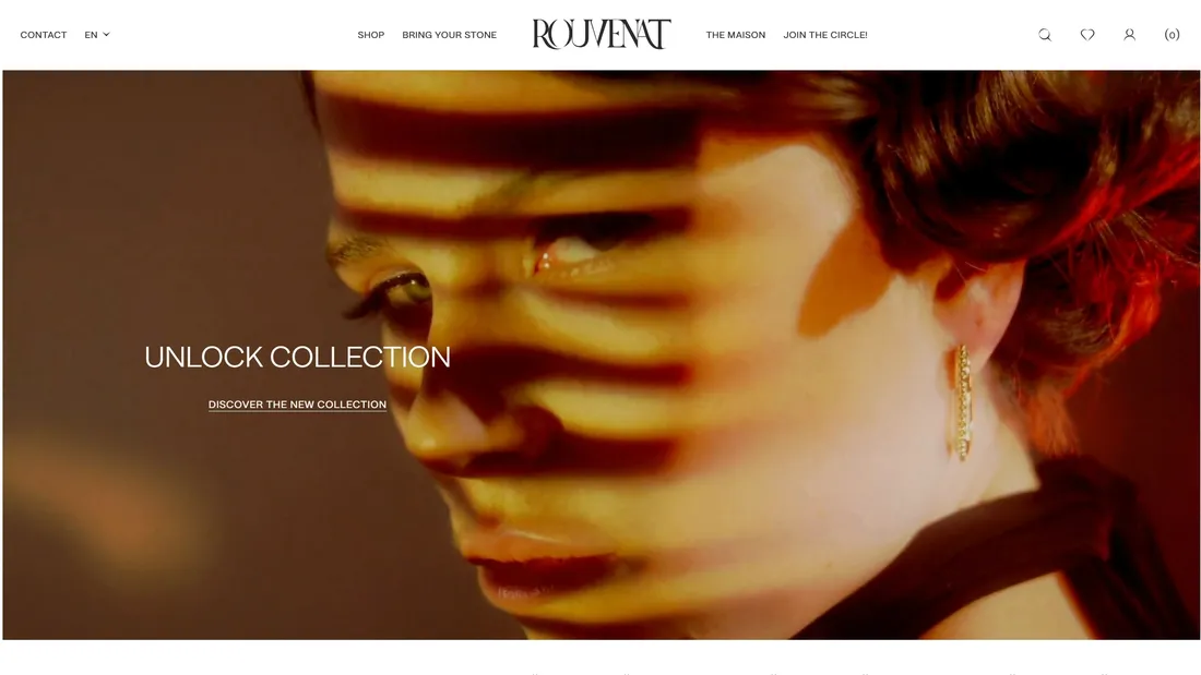 Секция «Первый экран» с сайта https://en.rouvenat.com/, тематика — Интернет-магазин, Одежда, цвета — Белый, Черный, Серый, Коричневый, стиль — Фестивальный, Минимализм, типографика — Без засечек