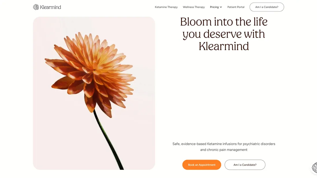 Секция «Первый экран» с сайта https://www.klearmindclinics.com/, тематика — Здоровье и фитнес, Психология, цвета — Белый, стиль — Минимализм, типографика — С засечками