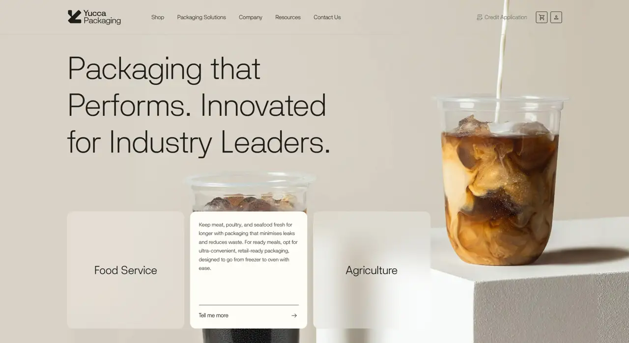 Секция «Первый экран» с сайта https://yucca.co.za/, тематика — Еда и напитки, цвета — Белый, Серый, стиль — Корпоративный, Минимализм, типографика — Без засечек