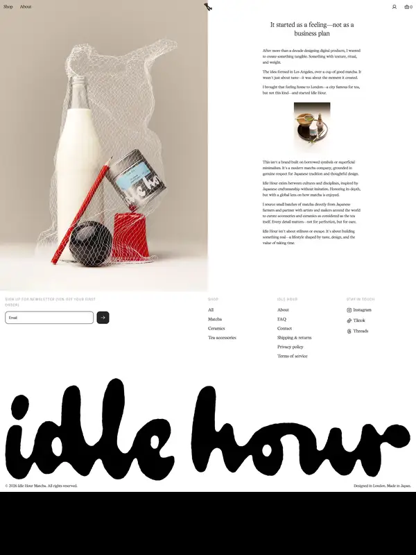 Страница о компании Idle Hour Matcha, тематика — Еда и напитки, цвета — Белый, Серый, Розовый, стиль — Минимализм, типографика — Без засечек, Декоративные