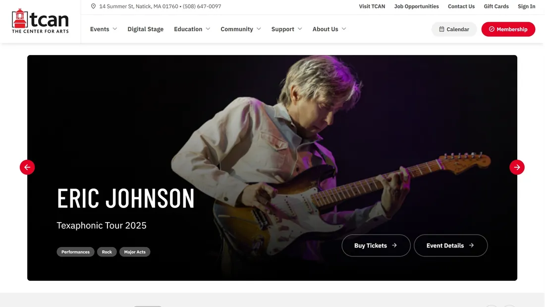 Секция «Первый экран» с сайта https://tcan.org/, тематика — Искусство, Музыка, цвета — Белый, Черный, стиль — Фестивальный, типографика — Без засечек