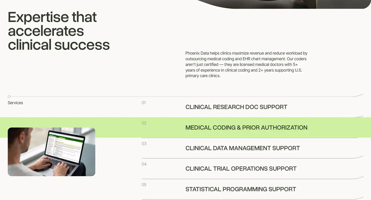 Секция «Услуги» с сайта https://www.phoenixdata.am/, тематика — Другое, цвета — Белый, Серый, Желтый, стиль — Корпоративный, Минимализм, типографика — Без засечек