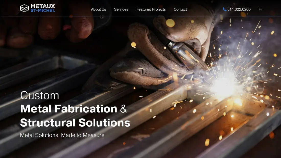 Секция «Первый экран» с сайта https://www.metauxouvres.ca/en/, тематика — Производство, цвета — Черный, Серый, стиль — Корпоративный, типографика — Без засечек