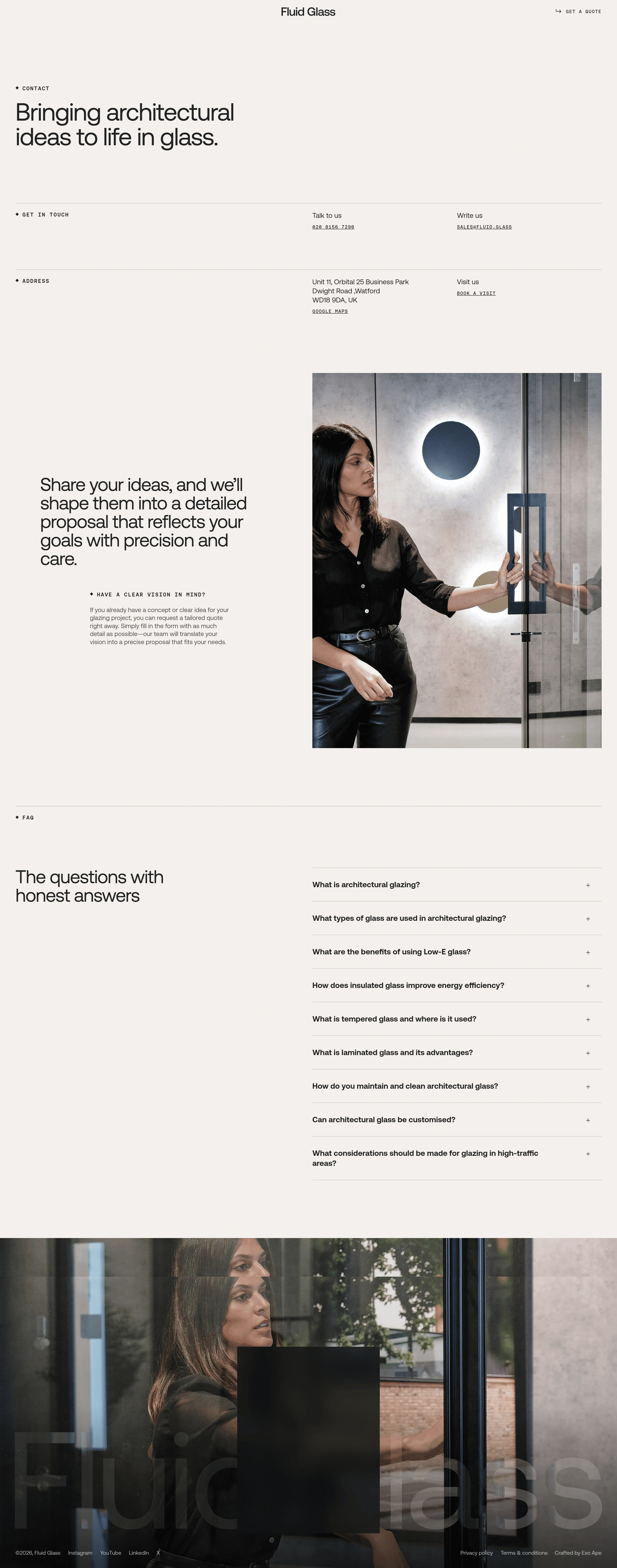 Fluid Glass Контакты Fluid Glass, тематика — Другое, цвета — Белый, Черный, Серый, стиль — Минимализм, типографика — Без засечек